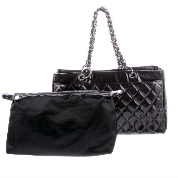 ‼️SOLD‼️CHANEL 2.55 reissue glazed caviar quilted diamond shine tote - Picture 16 of 16